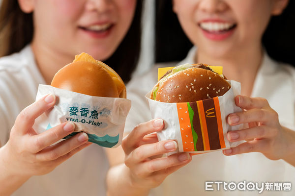 ▲▼麥當勞大麥克、麥香魚、6塊及10塊麥克雞塊、蘋果派包裝7月起自「紙盒」轉換為「包裝紙」或「紙袋」。（圖／業者提供）