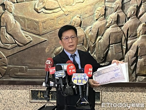 ▲▼教育部次長張廖萬堅指出，出訪帛琉參加「太平洋迷你運動會」，除自己機票是公務支出，其餘都是自費，沒有假公濟私。（圖／記者許敏溶攝）