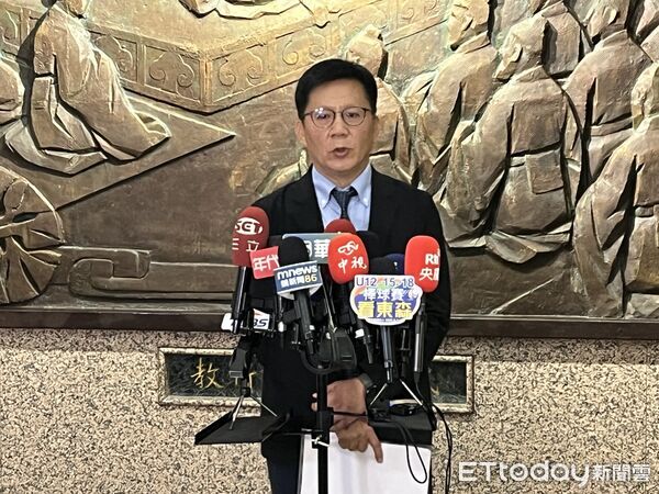 ▲▼教育部次長張廖萬堅指出，出訪帛琉參加「太平洋迷你運動會」，除自己機票是公務支出，其餘都是自費，沒有假公濟私。（圖／記者許敏溶攝）