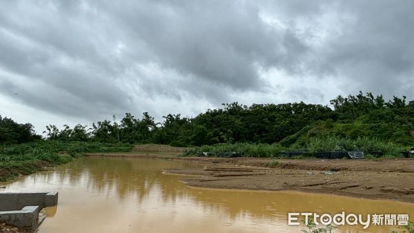 ▲▼大樹光電板吃掉山林！風災後變黃河　高市府24小時駐守說話了。（圖／記者賴文萱翻攝）