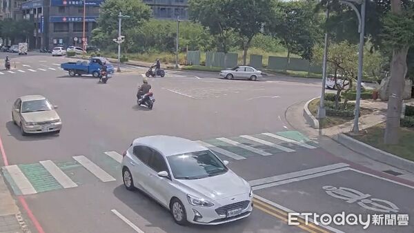 ▲▼▲金門貨車駕駛撞遊客還落跑，警方調監視器追人。（圖／記者林名揚翻攝）