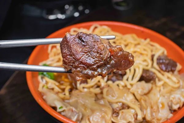 ▲▼食全牛肉麵。（圖／部落客美熊很愛吃授權提供）