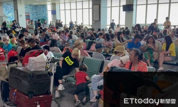 ▲▼上千名旅客滯留金門。（圖／記者林名揚翻攝）
