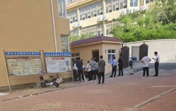 ▲▼宿管大爺傳熱死！青島大學急裝冷氣：本就有計劃。（圖／翻攝極目新聞）