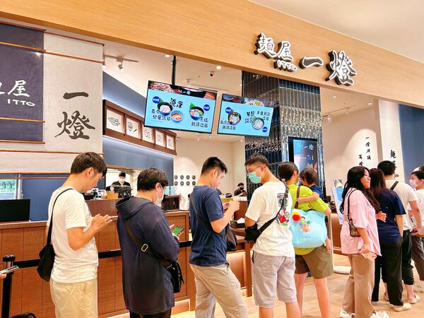 ▲華泰名品城夏日造景。（圖／業者提供）