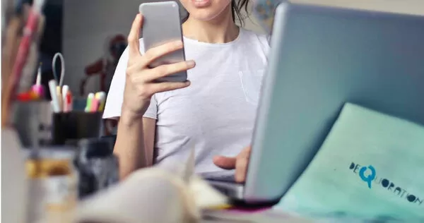 一名網友分享，有位同事在約330個工作天內，請了162.25天假，最後遭公司資遣。（示意圖／翻攝自unsplash）