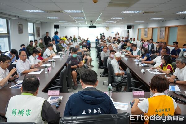 ▲▼旗津污水廠「大爆管」，居民喊每戶補償10萬。（圖／記者賴文萱翻攝）