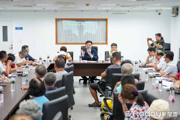 ▲▼旗津污水廠「大爆管」，居民喊每戶補償10萬。（圖／記者賴文萱翻攝）