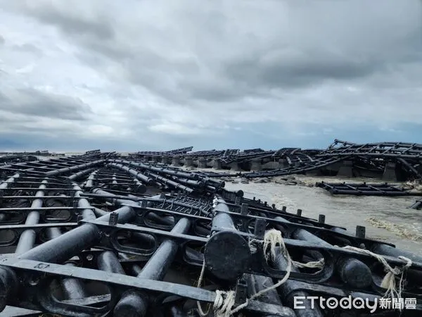 ▲丹娜絲颱台造成佳冬太陽能板平台全毀。（圖／民眾提供，資料照）