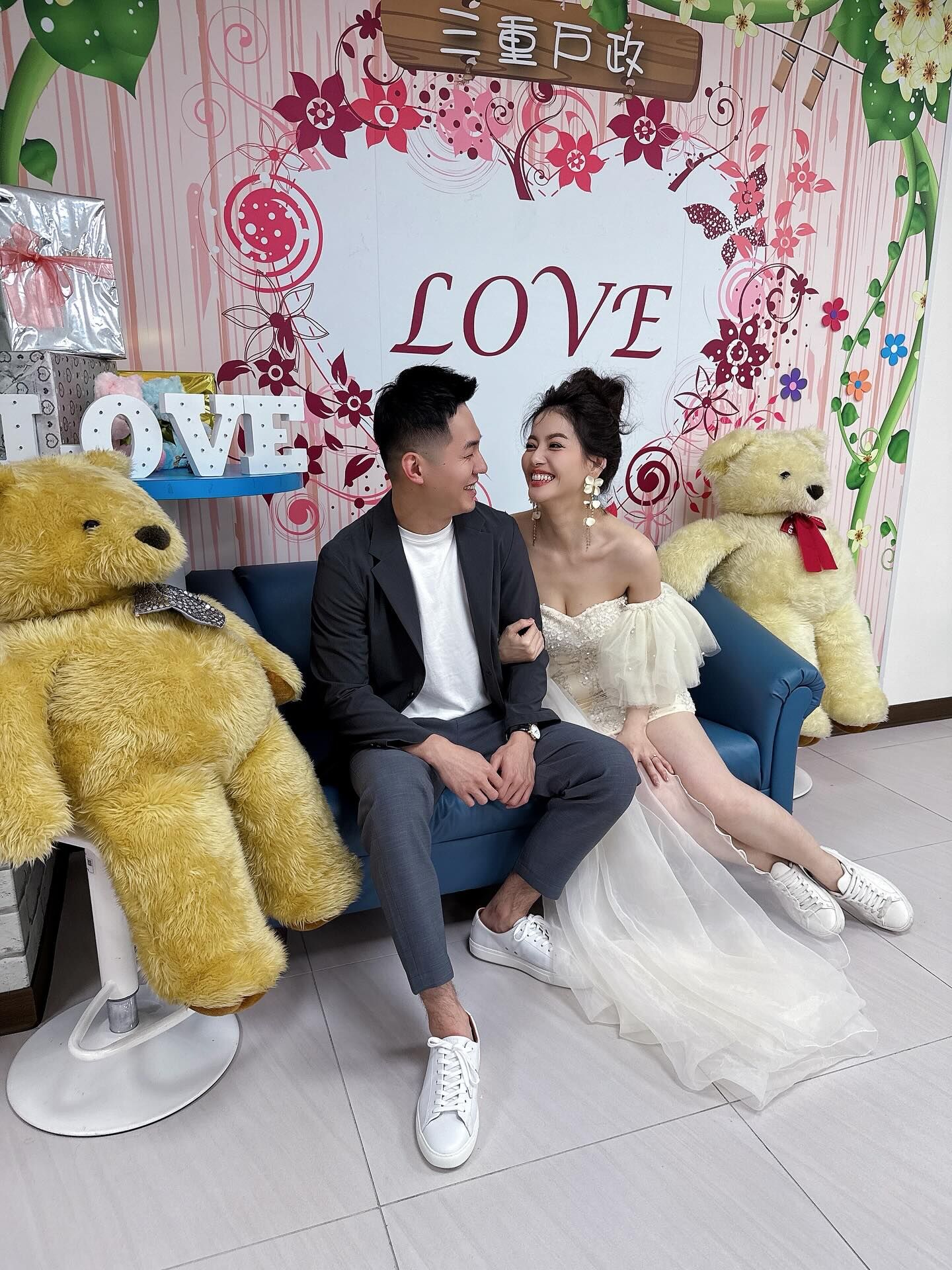 ▲▼《願望》王樂妍結婚了！穿爆乳白紗登記合照曝光。（圖／翻攝自Instagram／wang_le_yan）