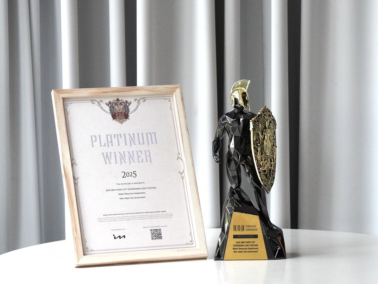 ▲新北中港河廊光雕展奪雙國際設計大獎。（圖／新北市水利局提供）