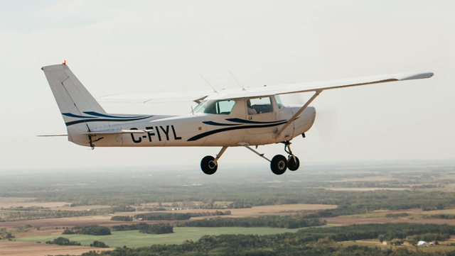▲▼塞斯納152（Cessna 152）單引擎小飛機。（圖／翻攝harvsair.com）