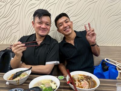 「泰版梁朝偉」萬洛台上找不到翻譯爆紅！　他害羞回應：感謝這個小意外