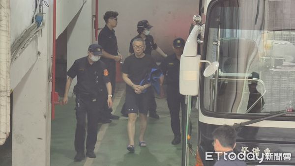 ▲▼台北地院今（8日）審理京華城案，提訊在押被告柯文哲、應曉薇，傳喚時任台北市都市計畫委員會技正胡方瓊作證。（圖／記者黃哲民攝）