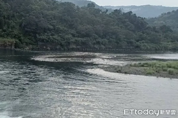 ▲▼             男子至新店廣興橋玩水卻失蹤。（圖／記者陸運陞翻攝）