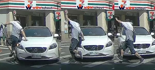 桃園一名阿伯在快速走斑馬線時，對向一輛白車突右轉猛衝斑馬線，所幸阿伯反應及時才沒被撞飛。（翻攝自 WoWtchout - 地圖型行車影像分享平台）