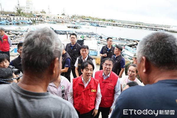 ▲總統賴清德今赴麻豆、北門勘災，市長黃偉哲全程陪同視察受損情形。（記者林東良翻攝，下同）