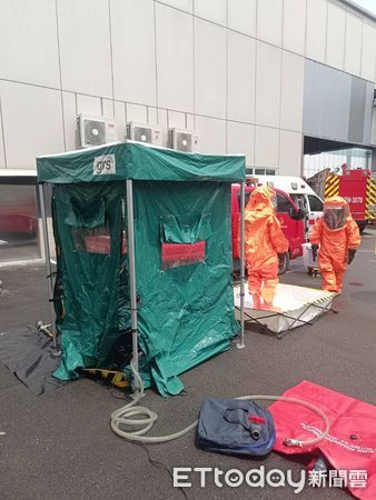 ▲消防人員於森鉅科技廠區模擬化學品洩漏事故，依H.A.Z.M.A.T.程式進行應變處置。（記者林東良翻攝，下同）