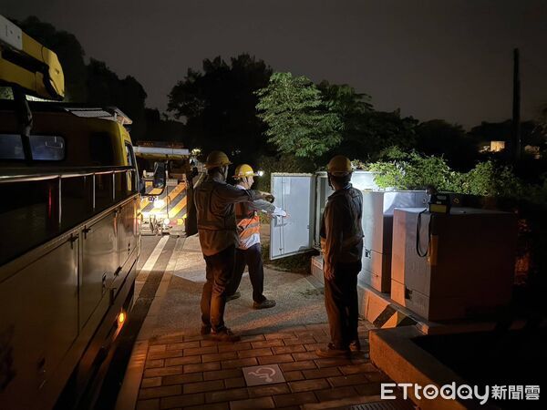 ▲▼小金門507戶停電一片黑　台電派員搶修中。（圖／記者葉建雄翻攝）