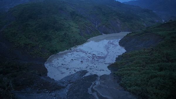 ▲▼颱風疑堵出堰塞湖！南投里長警告8里居民：若有異常務必撤離。（圖／翻攝竹山鎮長陳東睦）