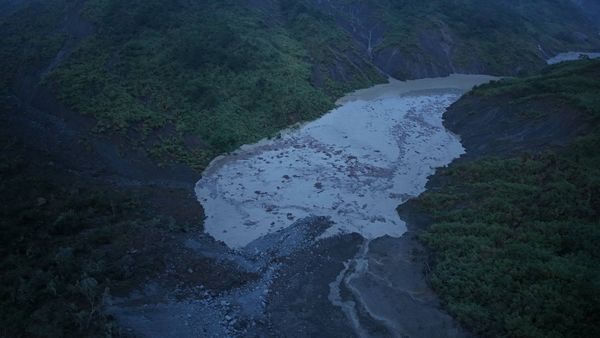 ▲▼颱風疑堵出堰塞湖！南投里長警告8里居民：若有異常務必撤離。（圖／翻攝竹山鎮長陳東睦）