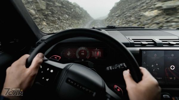 全黑設計強化豪華硬派風格　Land Rover Defender OCTA Black 正式發表