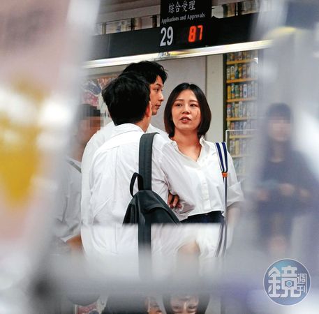 人妻劉品言登記1／簡單宴客只求溫馨！　牽線連晨翔、劉品言的月老也是座上賓