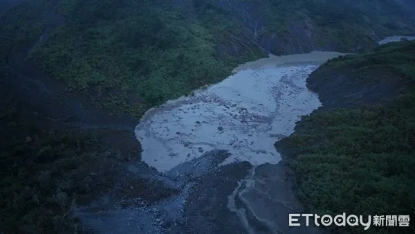 ▲因颱風及近日大雨影響，清水溪草嶺段疑似出現堰塞湖情形。（圖／翻攝「竹山鎮長陳東睦」臉書粉專）
