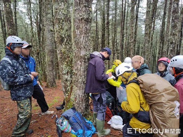 ▲保七警察總隊會同太管處人員入園聯合查察，查獲13位民眾未申請許可入園。（圖／太管處提供）