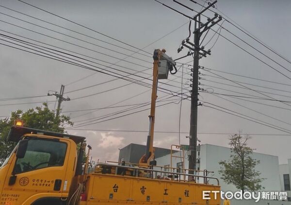 ▲台電緊急搶修。（圖／台電彰化區處提供）