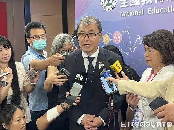 ▲▼教育部長鄭英耀與嘉義市長黃敏惠，出席全國教育局（處）長會議。（圖／記者許敏溶攝）