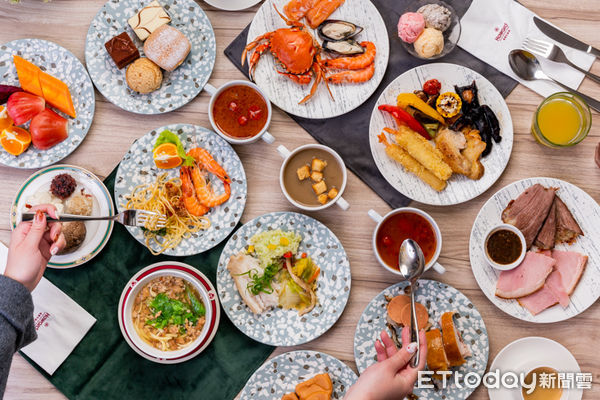 ▲石門水庫福華渡假飯店也推出里民優惠，8月底前周五與周六晚餐吃Buffet享「4人同行1人免費」。（圖／石門水庫福華渡假飯店提供）