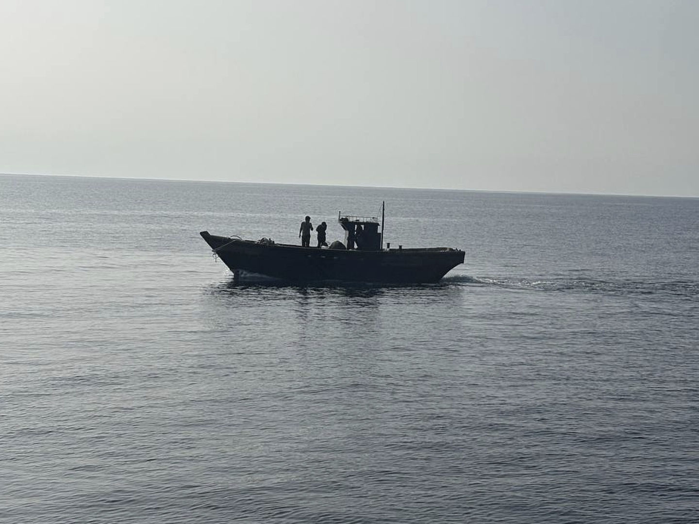 ▲▼  7月9日，載著6名北韓人的船隻向北航行。（圖／達志影像／美聯社）