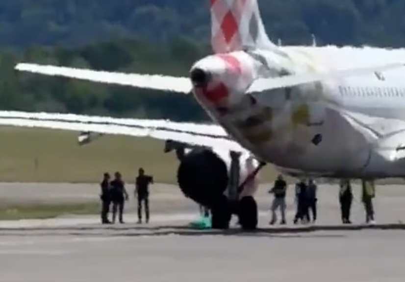 ▲▼義35歲男「被飛機引擎吸入」瞬間死亡！　地勤目睹血腥全程。（圖／翻攝自X）