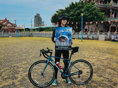 八三夭為催票豁出去了！　他從台北騎腳踏車到高雄…崩潰：歹路不可行