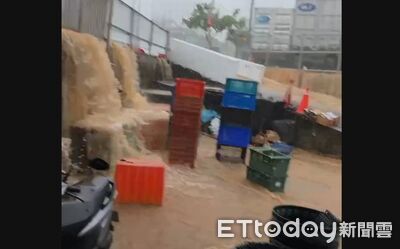 沙鹿泥流如瀑布畫面曝！在地人崩潰...驚喊：雨若再大恐出事