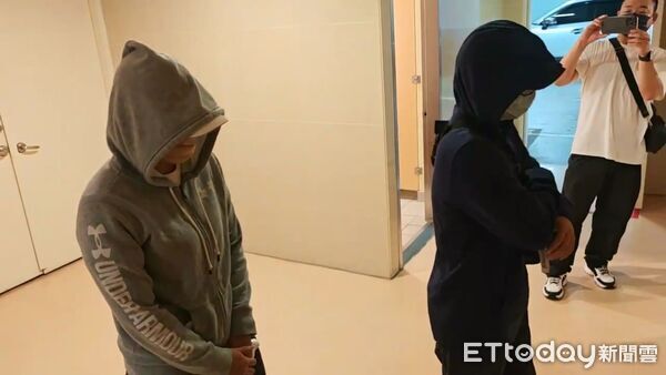 ▲▼4友赴醫院報驗　戴口罩、鴨舌帽遮臉             。（圖／記者陳以昇攝）