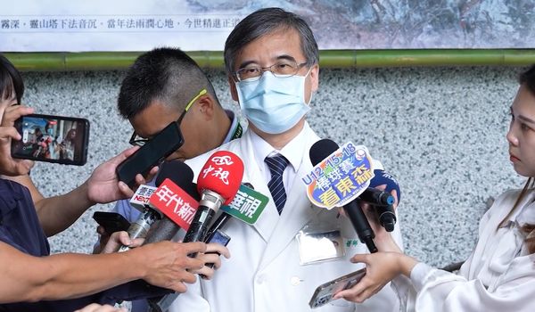 ▲▼台北慈濟醫院加護病房主任蘇文麟說明傷況。（圖／台北慈濟提供）