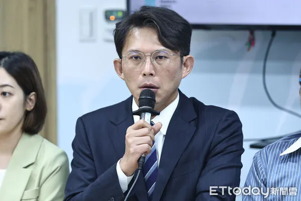 ▲民眾黨主席黃國昌出席「720民主起義」記者會。（圖／記者林敬旻攝）