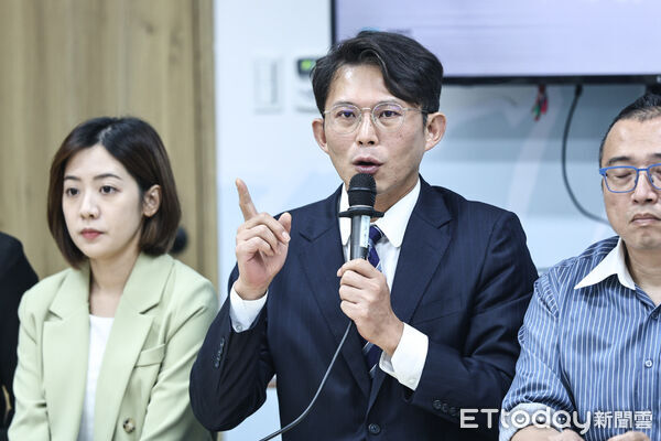 ▲民眾黨主席黃國昌出席「720民主起義」記者會。（圖／記者林敬旻攝）