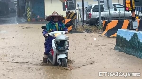 ▲彰化各地淹水災情。（圖／記者唐詠絮翻攝）