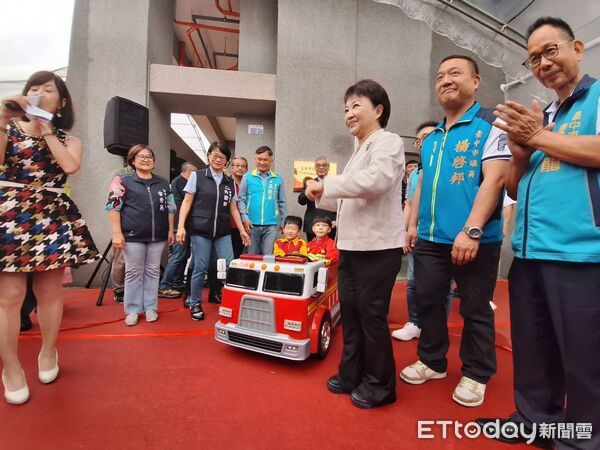 ▲▼盧秀燕出席斥資上億元的石岡消防分隊新廳舍啟用。（圖／記者李陳信得攝，下同）