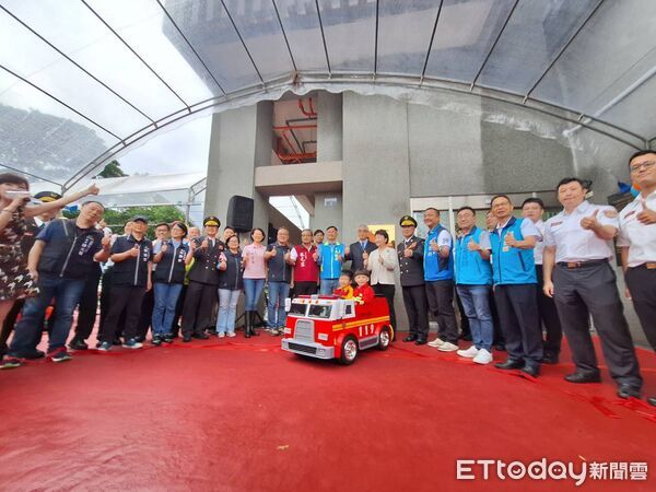 ▲▼盧秀燕出席斥資上億元的石岡消防分隊新廳舍啟用。（圖／記者李陳信得攝，下同）