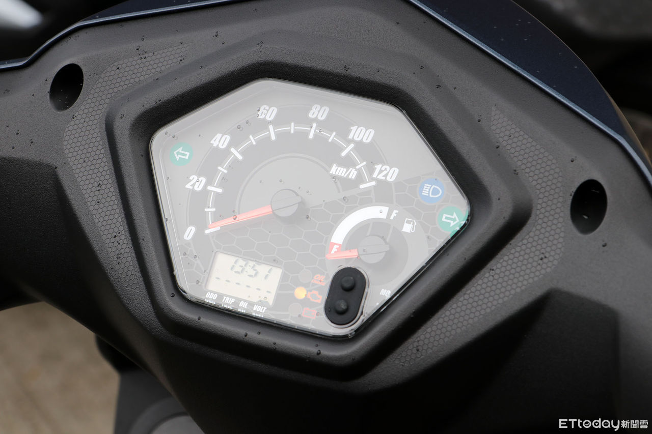 ▲最低7萬入手！台灣首款「真油電動力125機車」開賣　1公升跑65.5KM。（圖／記者張慶輝攝）