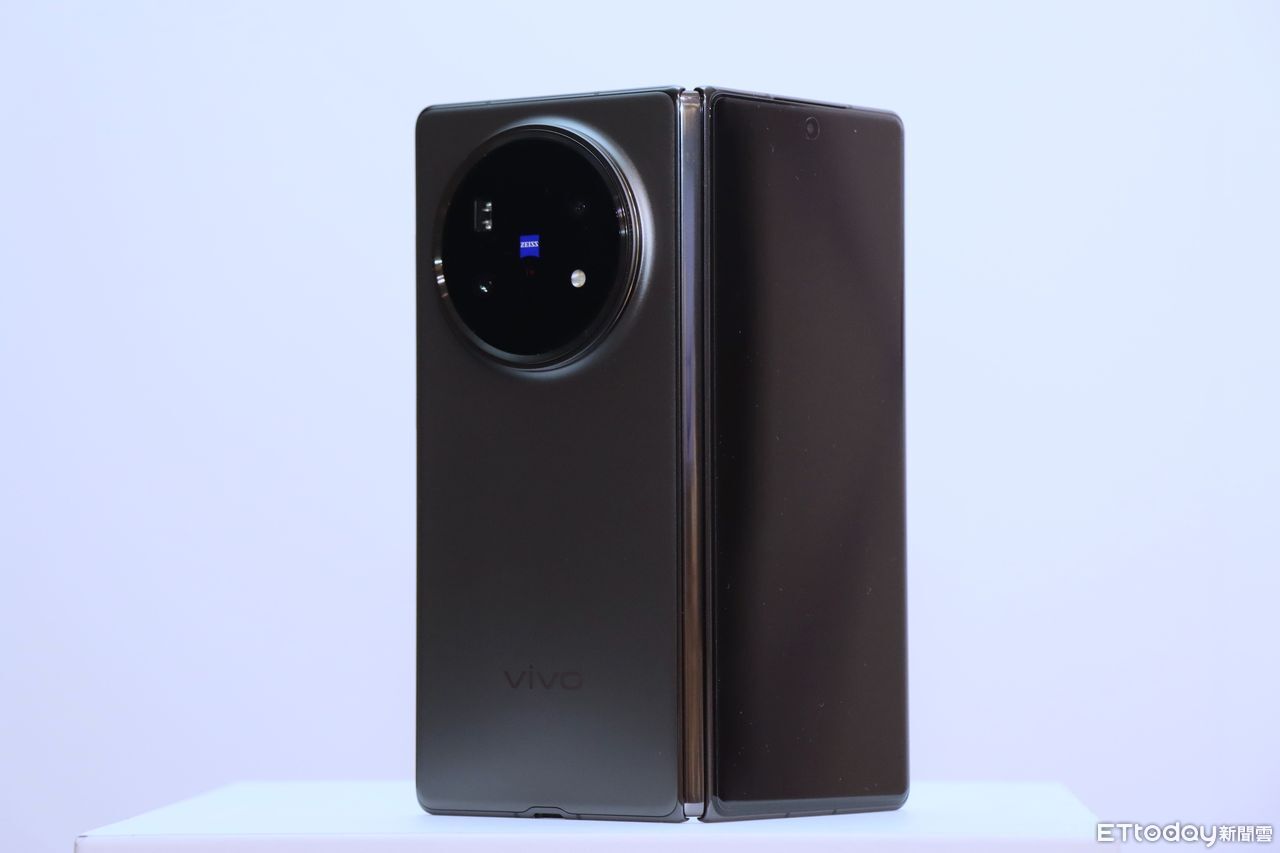 ▲▼      vivo X Fold5       。（圖／記者蘇晟彥攝）