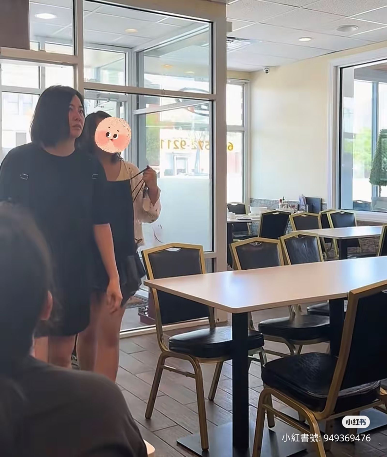 蒙嘉慧跟隨老公鄭伊健在美國開演唱會，被目擊也去了早前鄭伊健去的餐廳，如今的她心寬體胖，差點讓人認不出來。（翻攝自小紅書）