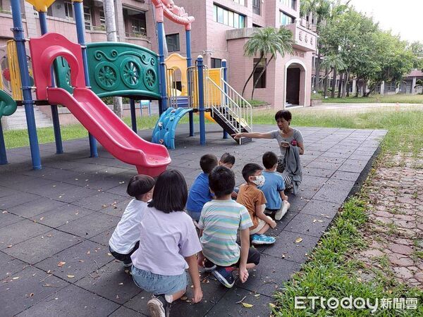 ▲台南市教育局推動「特教兒幼小銜接準備班」，幫助特幼生提前適應國小生活，圖為課程模擬教室環境情形。（記者林東良攝，下同）