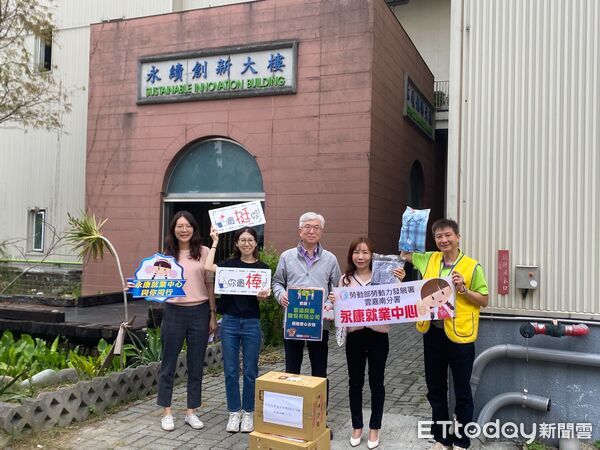 ▲台南大內區舉辦電器維修職人課程，居民踴躍參與動手操作，課程現場氣氛熱烈。（記者林東良攝，下同）