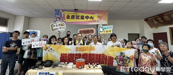 ▲台南大內區舉辦電器維修職人課程，居民踴躍參與動手操作，課程現場氣氛熱烈。（記者林東良攝，下同）