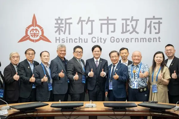 ▲亞洲台灣商會聯合總會長林凱民今(9)日率團拜會新竹市政府。（圖／新竹市政府提供）